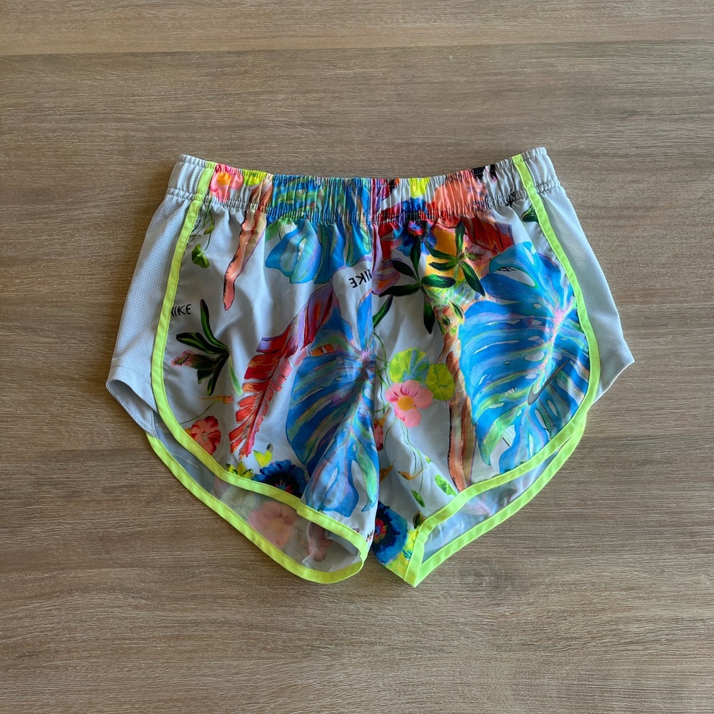 NIKE Tempo Women's Dri-FIT Running Shorts Tropical Floral Multicolor Print